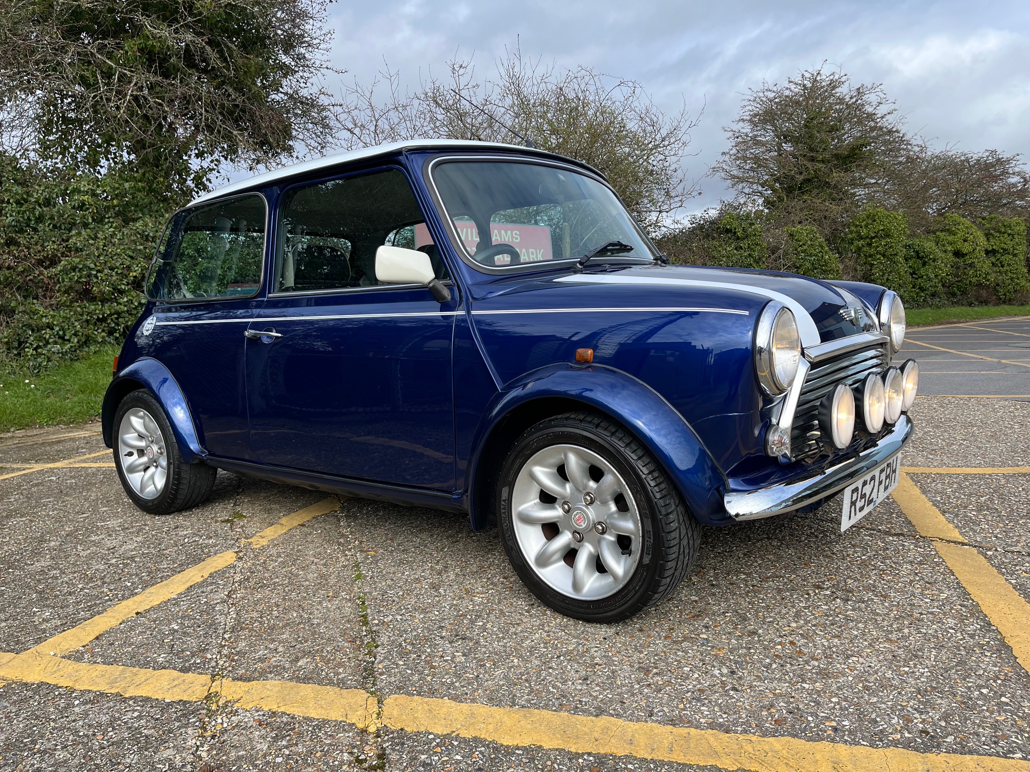 1998 Rover Mini Cooper Sportspack. 1275cc. MPI. Metallic Tahiti Blue. Black Leather. FSH. Ready to be enjoyed.
