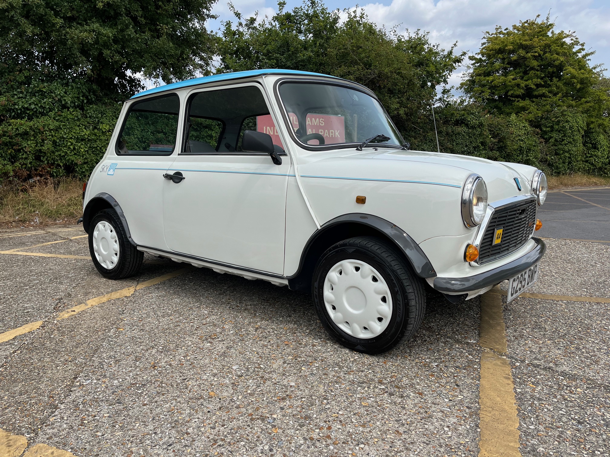 1989 Austin Mini Sky Rose. LE. 1000cc. Diamond White/Pastel Blue. Huge history. Very rare and excellent to drive.