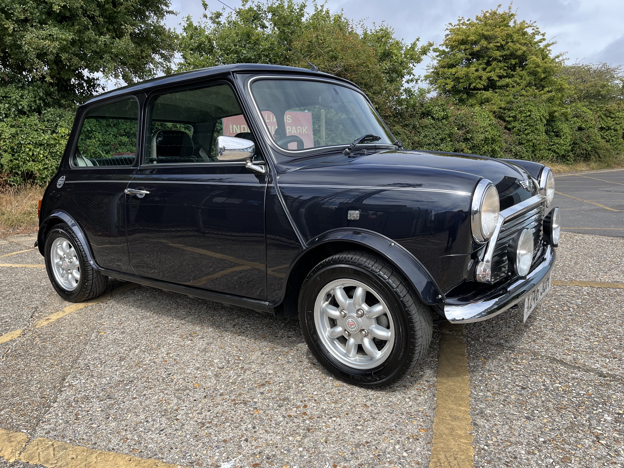 2000 Rover Mini Cooper 1300i. Metallic Anthracite Black. Full Black Leather. Air conditioning. FSH. Ready to be enjoyed.