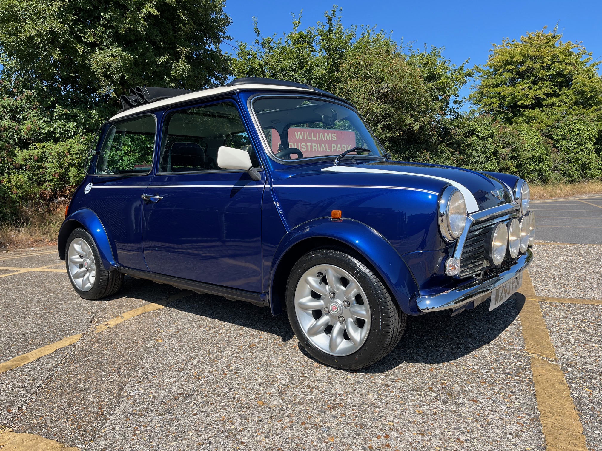 2000 Rover Mini Cooper Sportspack. 1275cc. MPi. Metallic Tahiti blue. Full length electric sunroof. Low mileage.